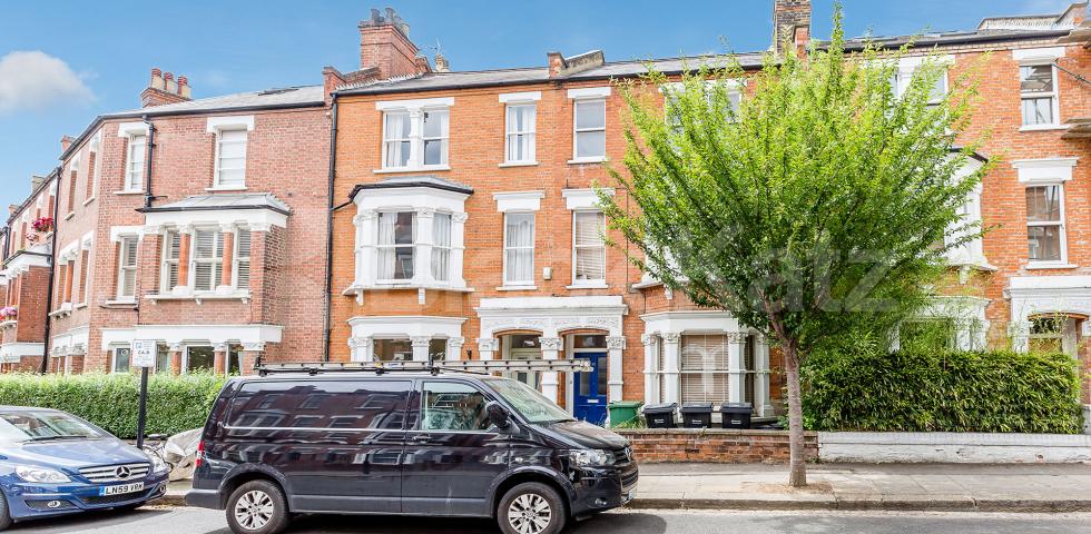 			MINUTES TO HAMPSTEAD HEATH!, 2 Bedroom, 1 bath, 1 reception Flat			 Mackeson Road, Belsize Park
